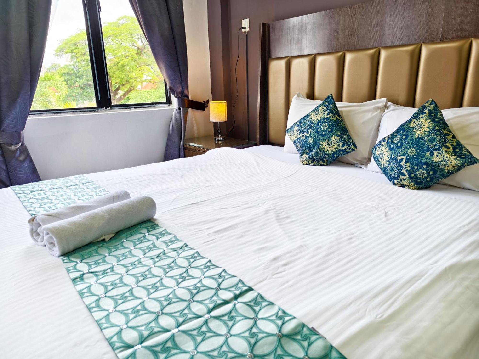 Salaam Suites Hotel Kota Bharu Exteriör bild